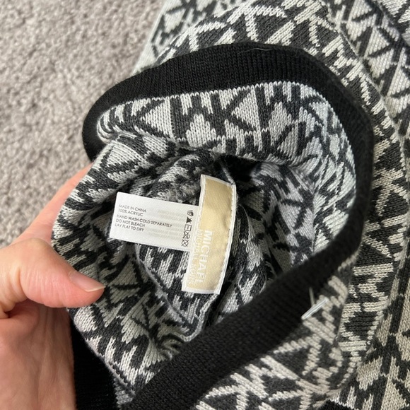 Michael Kors Logo Hat Scarf Set - Picture 2 of 4